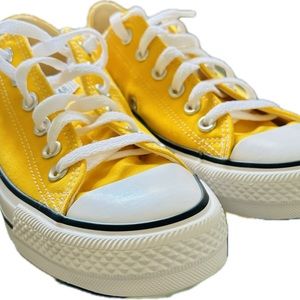 Never worn Converse chuck Taylor low in yellow size 5.5M/7.5W (no box)